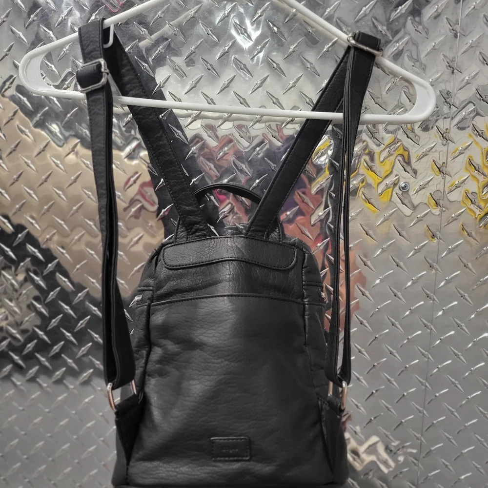 Backpack - Picture 2 of 4